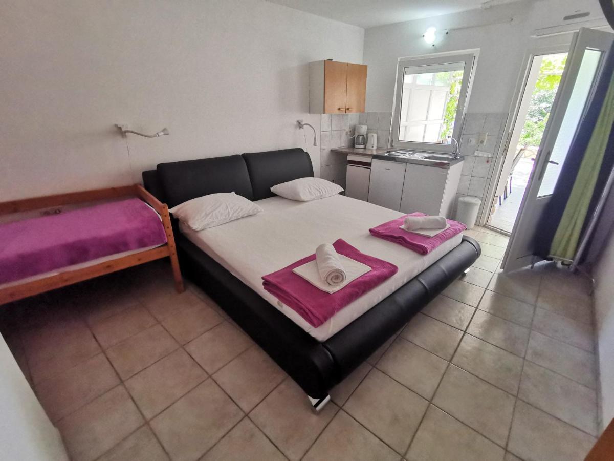 Apartments Niko Драмал Екстериор снимка