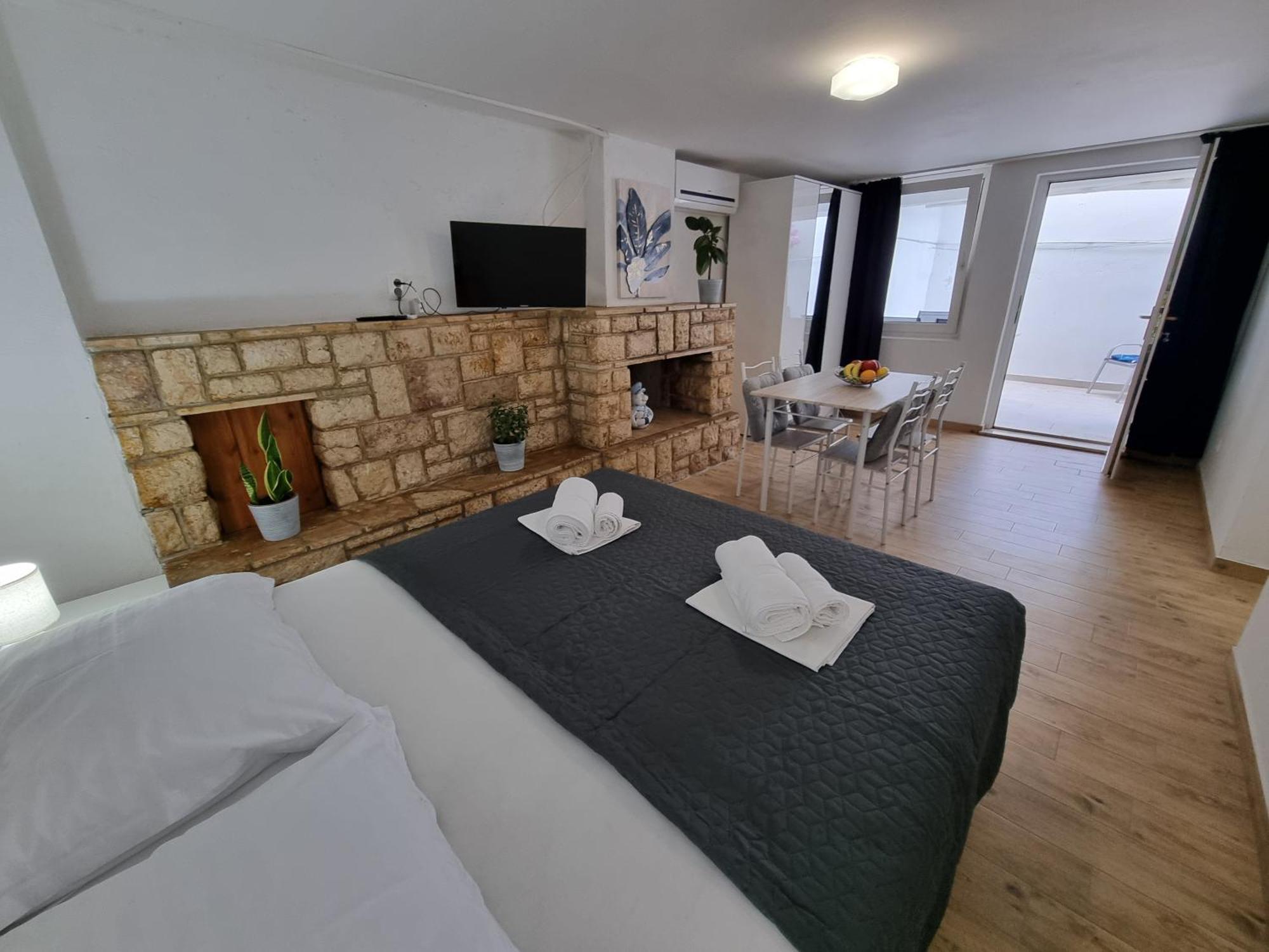 Apartments Niko Драмал Екстериор снимка