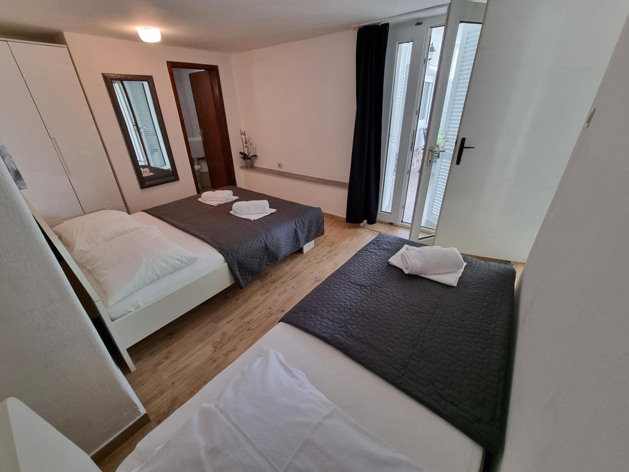 Apartments Niko Драмал Екстериор снимка